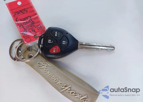 2010 Toyota Camry Le V6 z USA, uszkodzony, nr VIN JTNBK3EK5A3046482